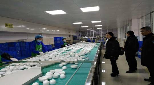 銅仁市開(kāi)展餐飲具集中消毒服務(wù)單位專項(xiàng)檢查 消毒服務(wù)全覆蓋，食品安全零隱患
